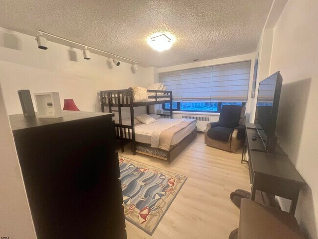 Building Photo - 101 S Raleigh Ave