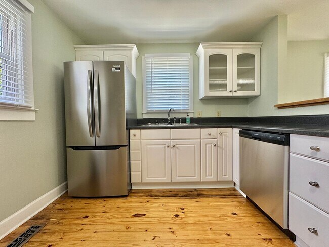 Building Photo - Nature Lovers - 3 Bed, 1 Bath Home w/ 1 Car Garage Close to Downtown Franklin