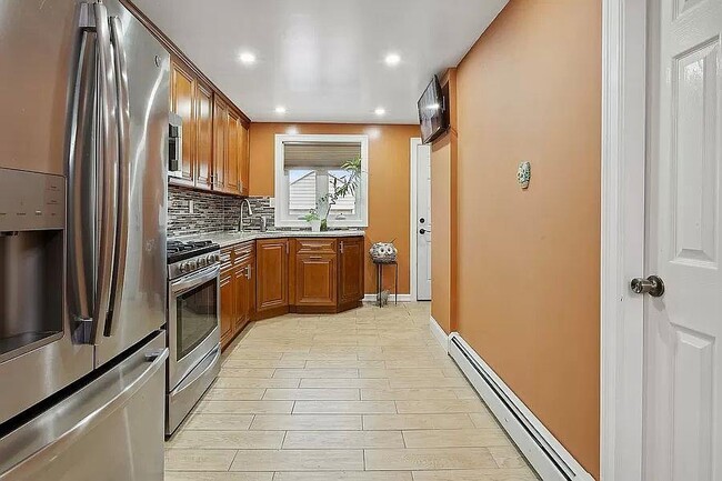 Building Photo - 148-7 Sutter Ave