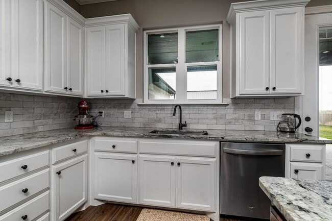 Building Photo - 501 E Cemetery Rd