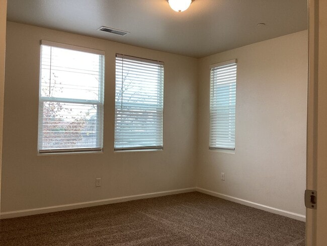 Building Photo - 6319 E Creek View Ln