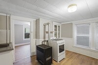 Building Photo - 10 1/2 Ellsworth St