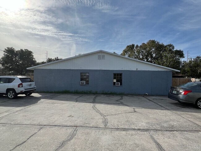 Primary Photo - 2 Bedroom, 1 Bath Quadraplex Unit For Rent...