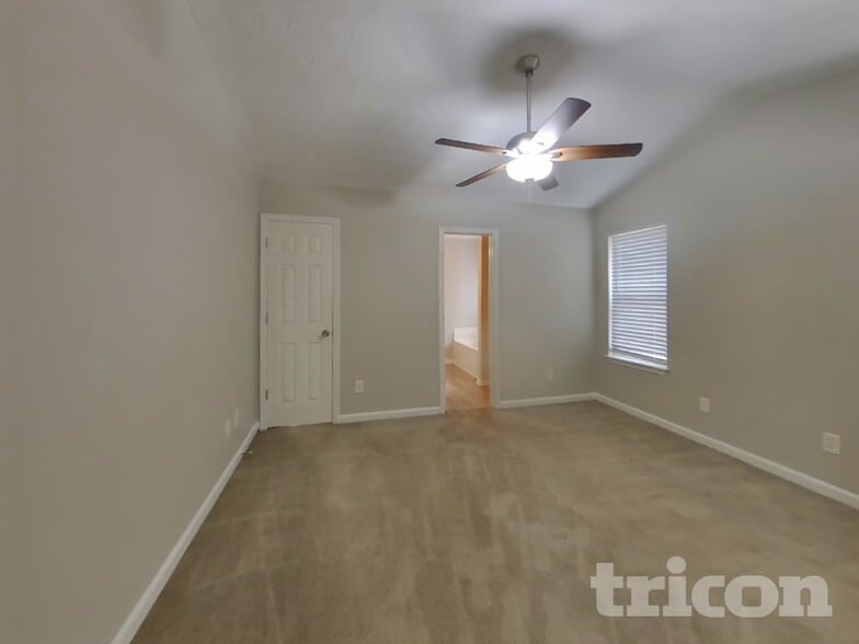 Building Photo - 7020 Setters Way