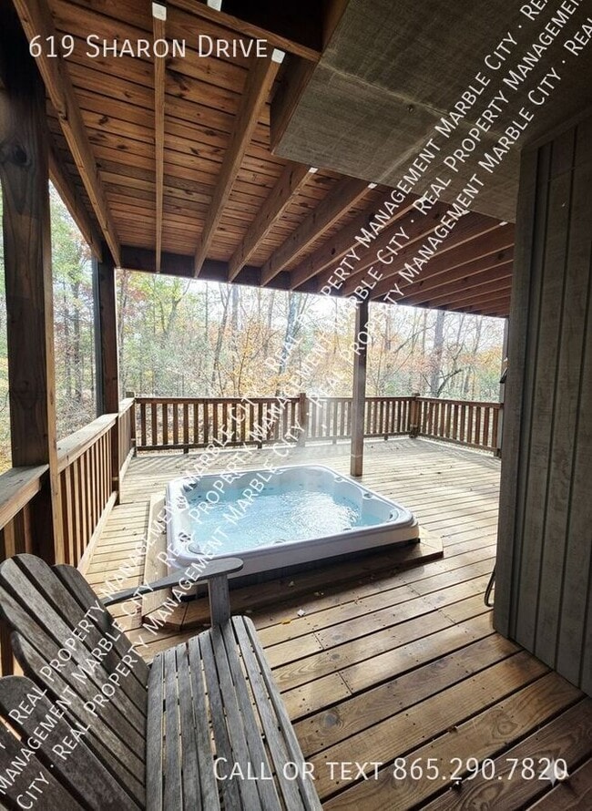 Building Photo - 619 Sharon Dr