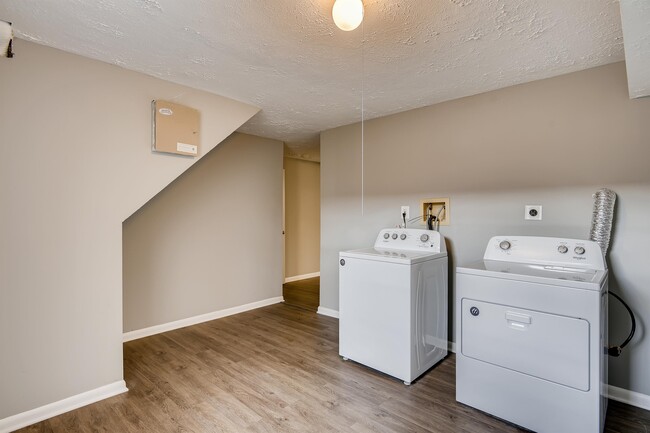 Building Photo - 2842 Beckon Dr