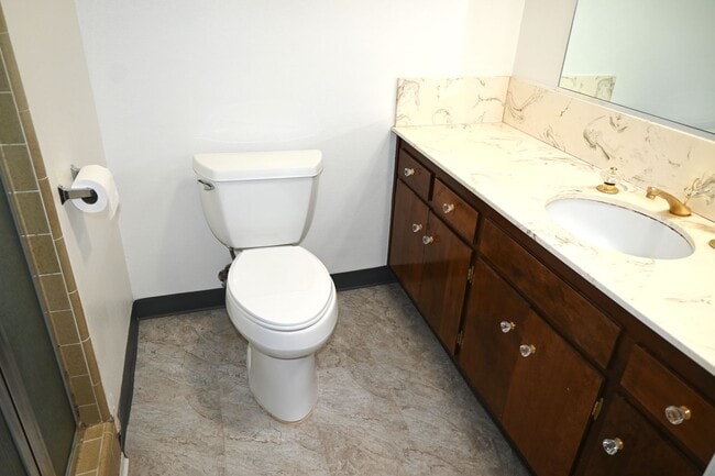 Building Photo - 5941 S Land Park Dr