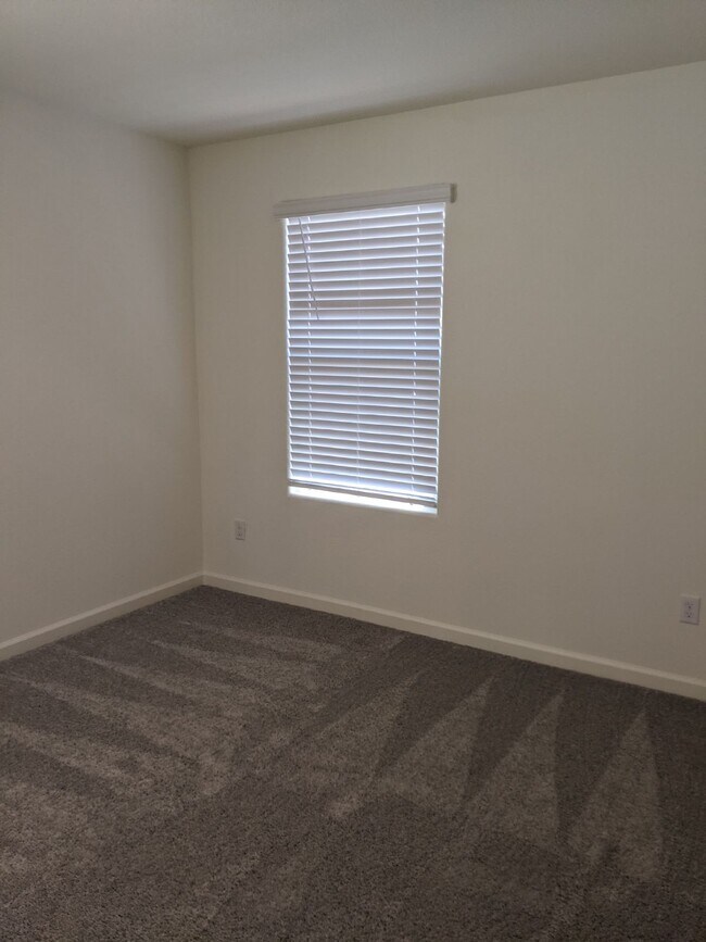 Building Photo - $250.00 OFF FIRST MONTH'S RENT!  Ready Now...