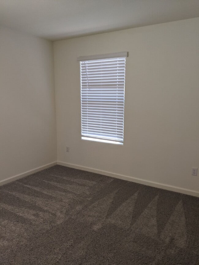 Building Photo - Ready Now! Beautiful Two Story Home in Nor...