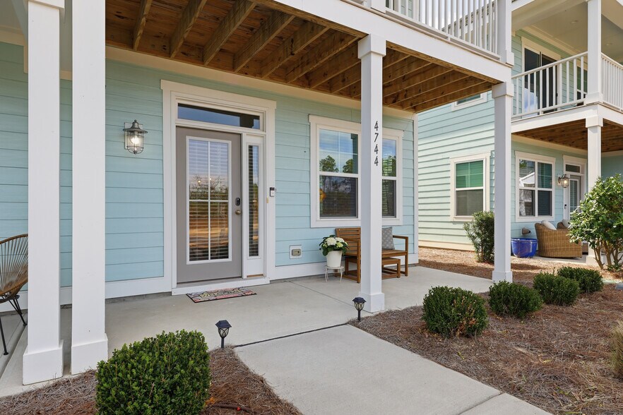 Building Photo - 4744 Siddons Dr