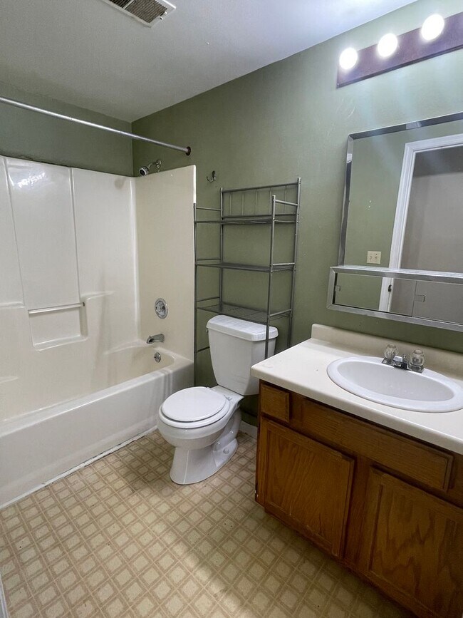 Building Photo - 924 Ohio St