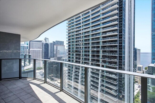 Building Photo - 1000 Brickell Plaza