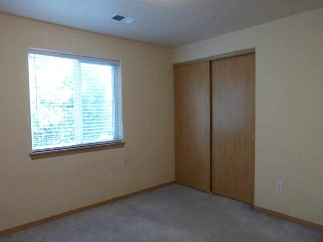 Building Photo - Great Home in SE Portland for Lease !! Pet...
