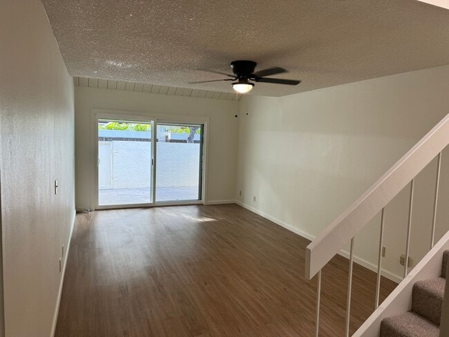 Building Photo - 3/2/2 Townhouse at Village Green