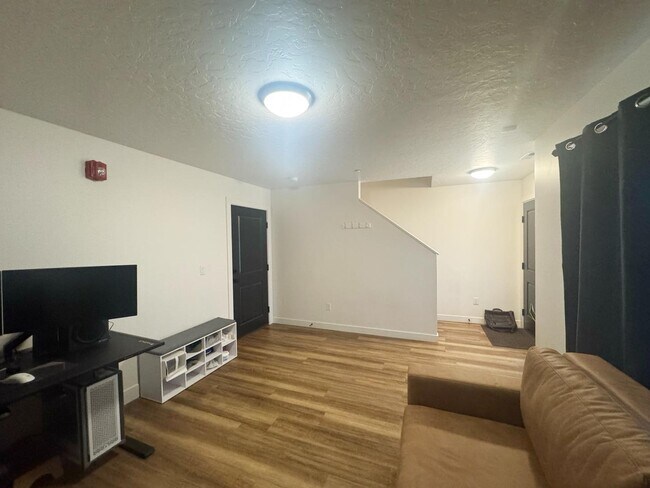 Building Photo - 359 N 700 W