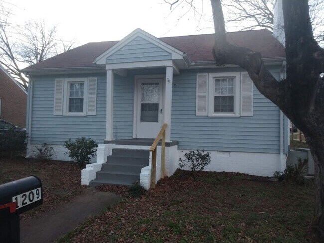 Primary Photo - Cozy 2-Bedroom Home for Rent in Burlington!