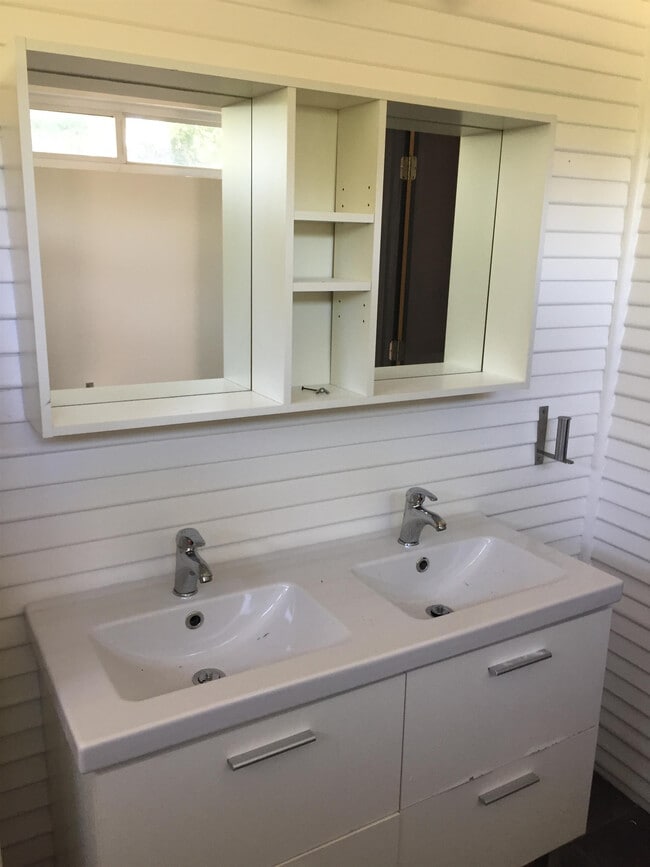 Building Photo - 1735 NW 13th St