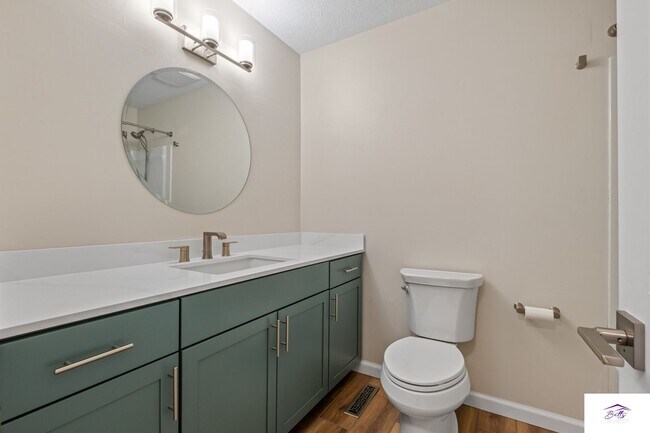 Building Photo - AVAILABLE NOW!