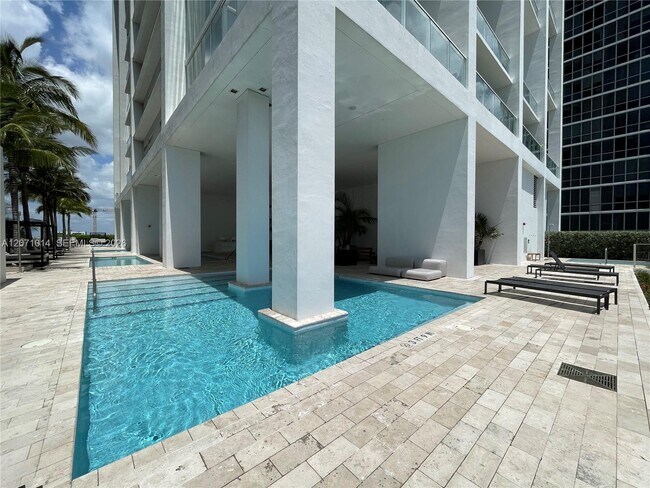 Building Photo - 1040 Biscayne Blvd