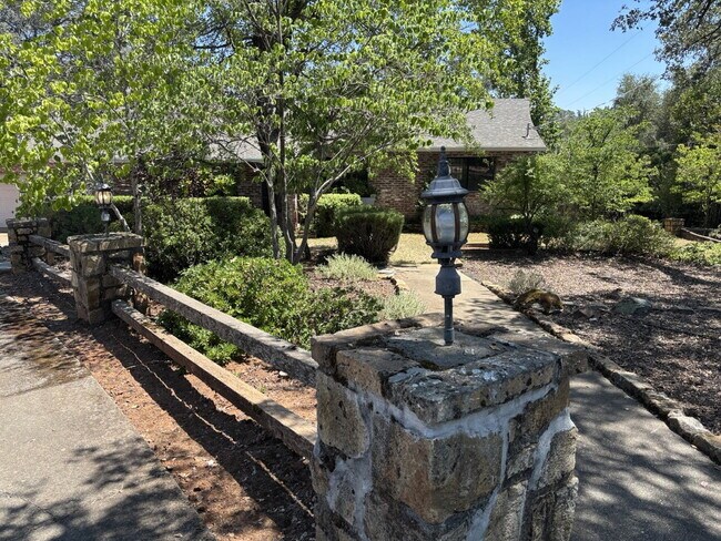 Building Photo - Amazing large 3-bedroom home in highly desirable neighborhood in Placerville with pool!