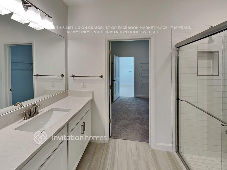 Building Photo - 14318 17th Ct E