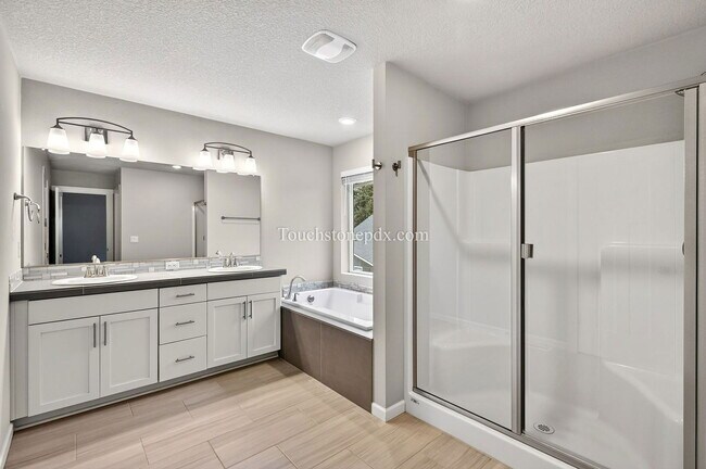 Building Photo - 11333 SE Courteous Ct