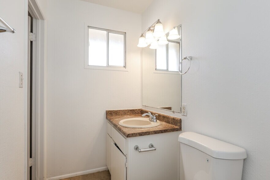 Building Photo - 3039 S Kenneth Pl