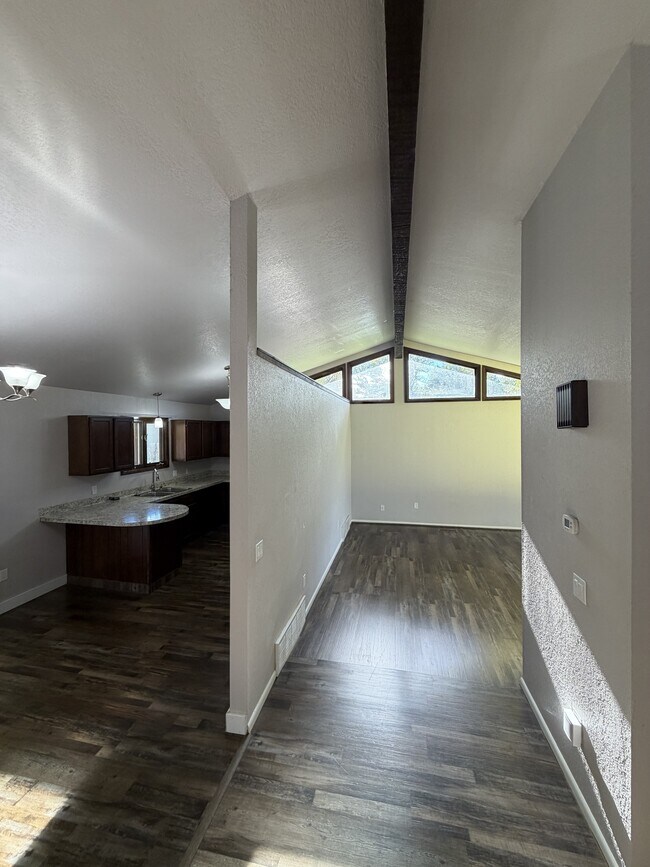 Building Photo - 181 Erickson Ct E