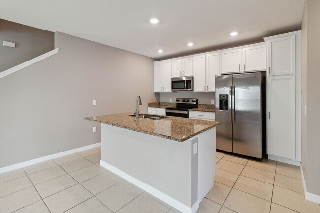 Building Photo - Like New 4/3 Townhome in Gated Community W/ Community Pool