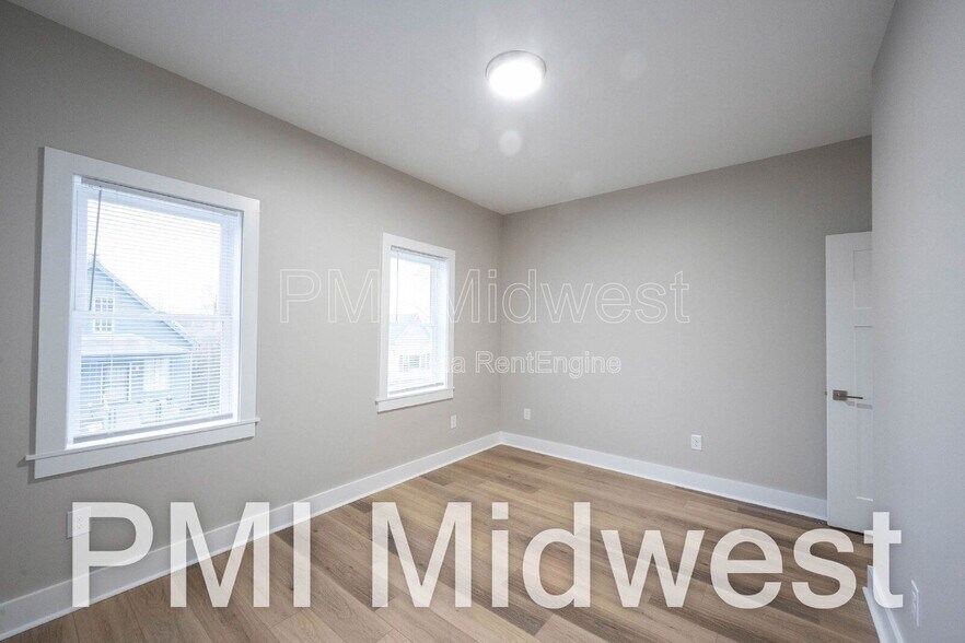 Building Photo - 20 Schiller St