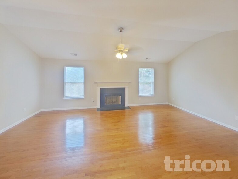 Building Photo - 212 Blue Grass Terrace