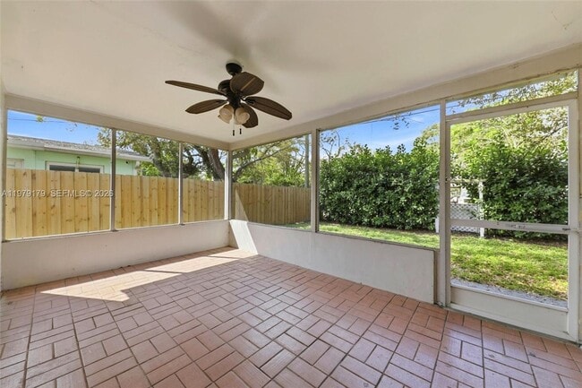 Building Photo - 4561 SW 25th Terrace