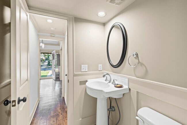 Building Photo - Wonderful Waldo Home!