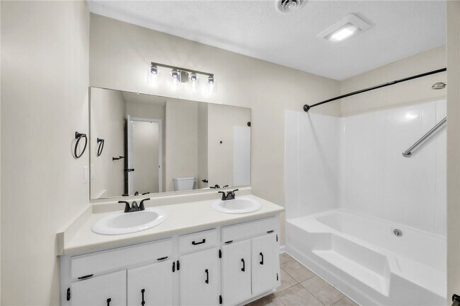 Building Photo - 103 Sunningdale Ct