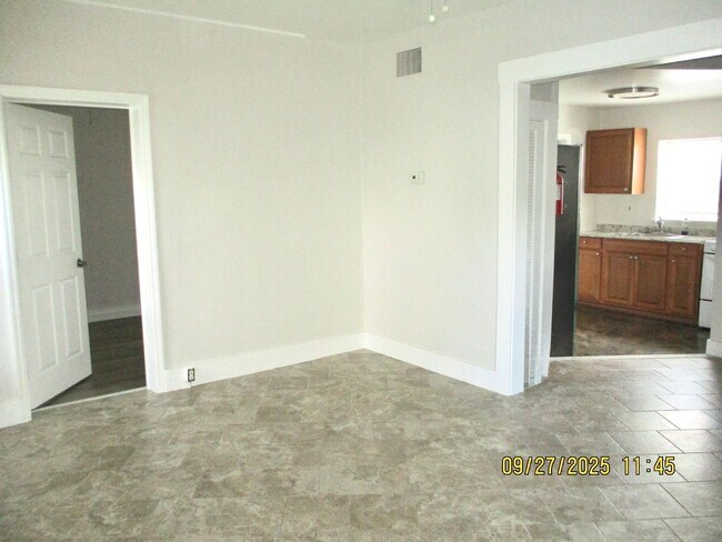 Building Photo - 133 Cottage Ln