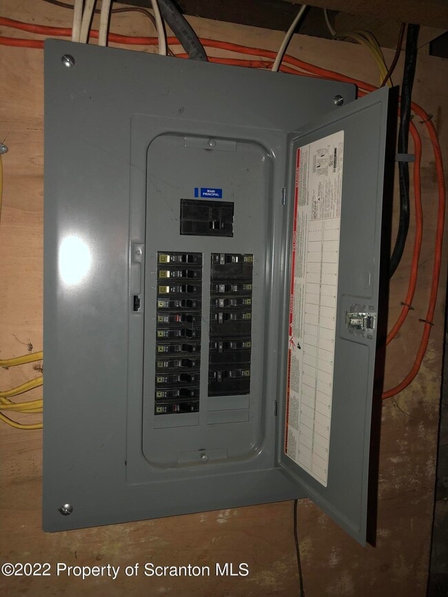 Building Photo - 176 Belmont St