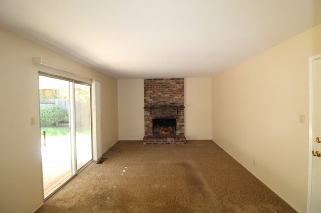 Building Photo - Concord 3 bedroom 2 bath new carpet, new paint,  home in quiet neighborhood!