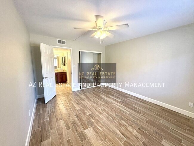 Building Photo - 3825 E Camelback Rd