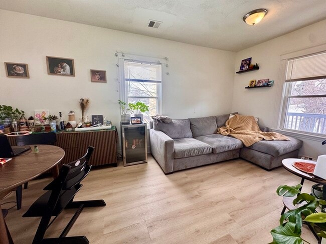 Building Photo - 127 Eliot St