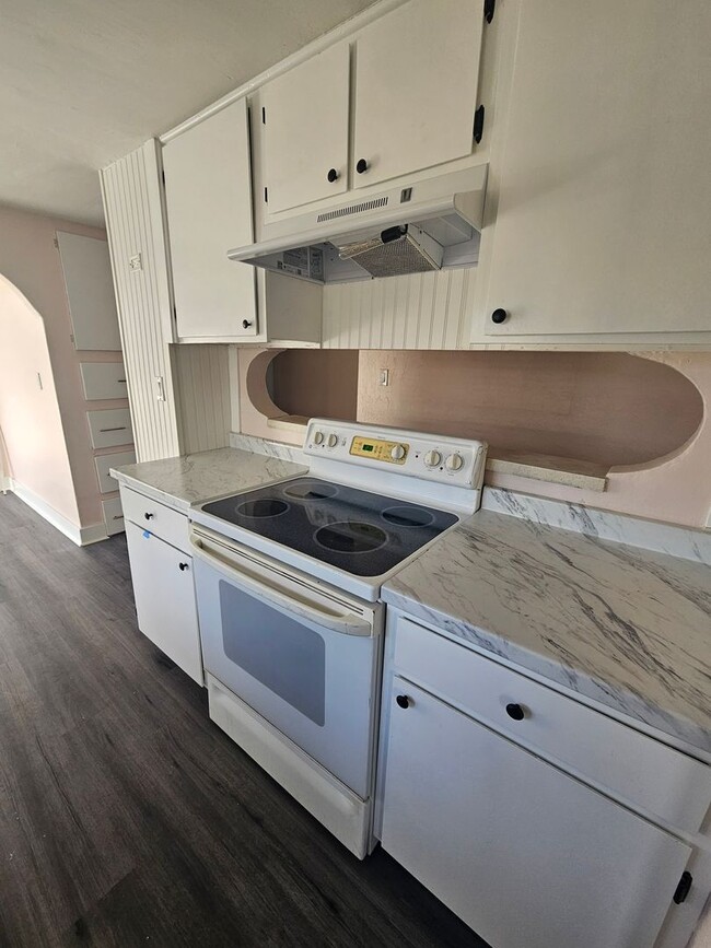 Building Photo - Newly Remodeled 2 Bedroom Home!