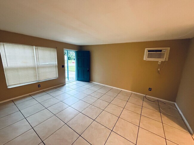 Building Photo - 3 BR / 1.5 BA HOME IN MELBOURNE