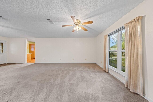 Building Photo - 122 Beach Dr