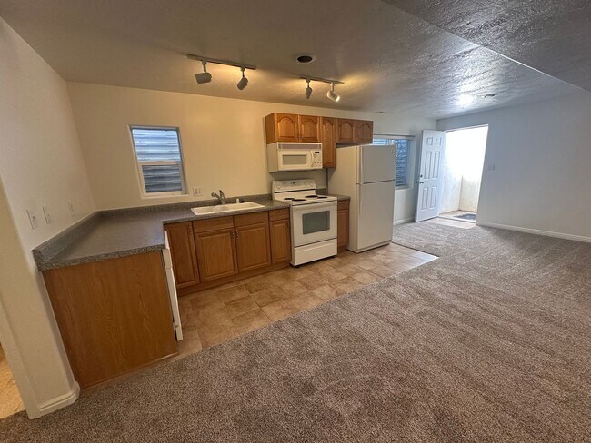 Building Photo - Freshly Painted, New Carpet Throughout - Home For Rent In Springville!!!