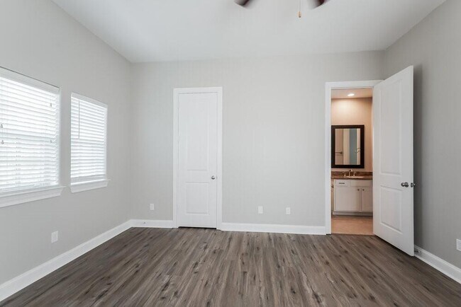 Building Photo - 8724 Kempwood Dr