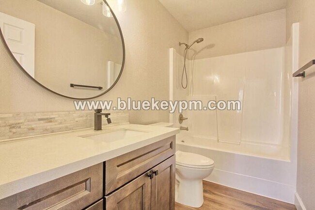 Building Photo - 3 Bed, 3.5 Baths Townhome With Garage Level Suite and Office Space