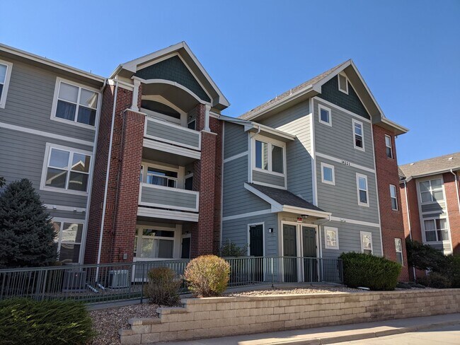 Building Photo - Spacious 2 Bedroom 2 Bath Condo - Close To Buckley AFB, DIA, DTC - Garage