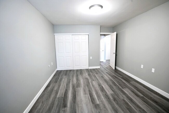 Building Photo - 1102 Salem Ave