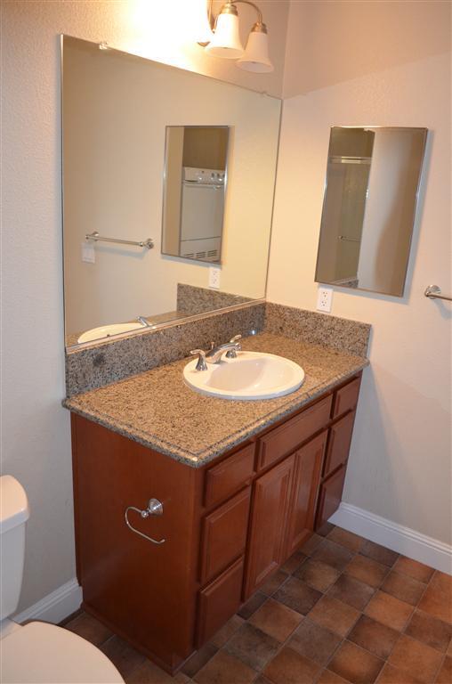 Building Photo - Ultra High End Apartment