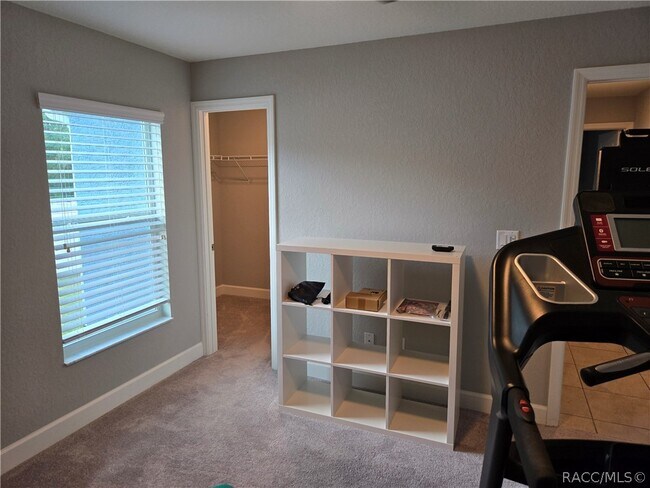 Building Photo - 13 Whitewood Ct