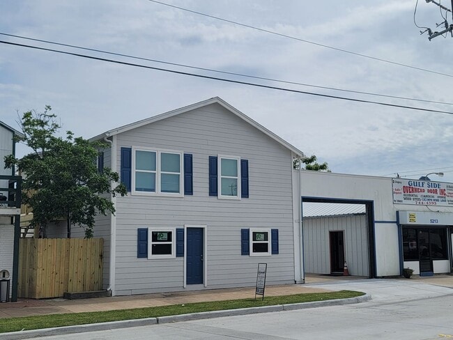 Primary Photo - 5211 Ave S